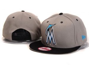 Men's Miami Marlins #3 Adeiny Hechavarria Stitched New Era Digital Camo Memorial Day 9FIFTY Snapback Adjustable Hat